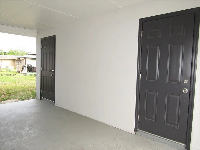 2447 Messina Ave — Photo 4
