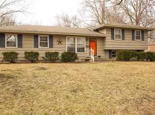 608 NW Fair Ln, Lees Summit, MO 64063