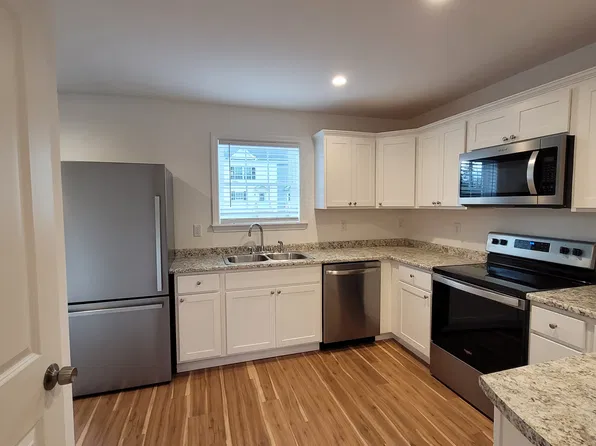 148 Mayo Rd, Hampden, ME 04444