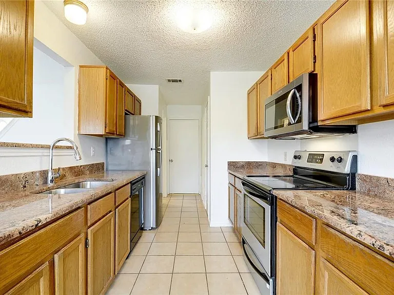 6102 Parkwood Dr #A — Photo 10