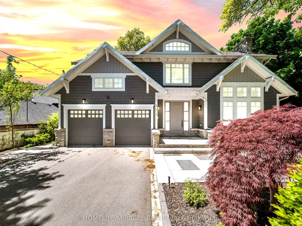 271 Oakhill Rd, Mississauga, ON L5G 2P8