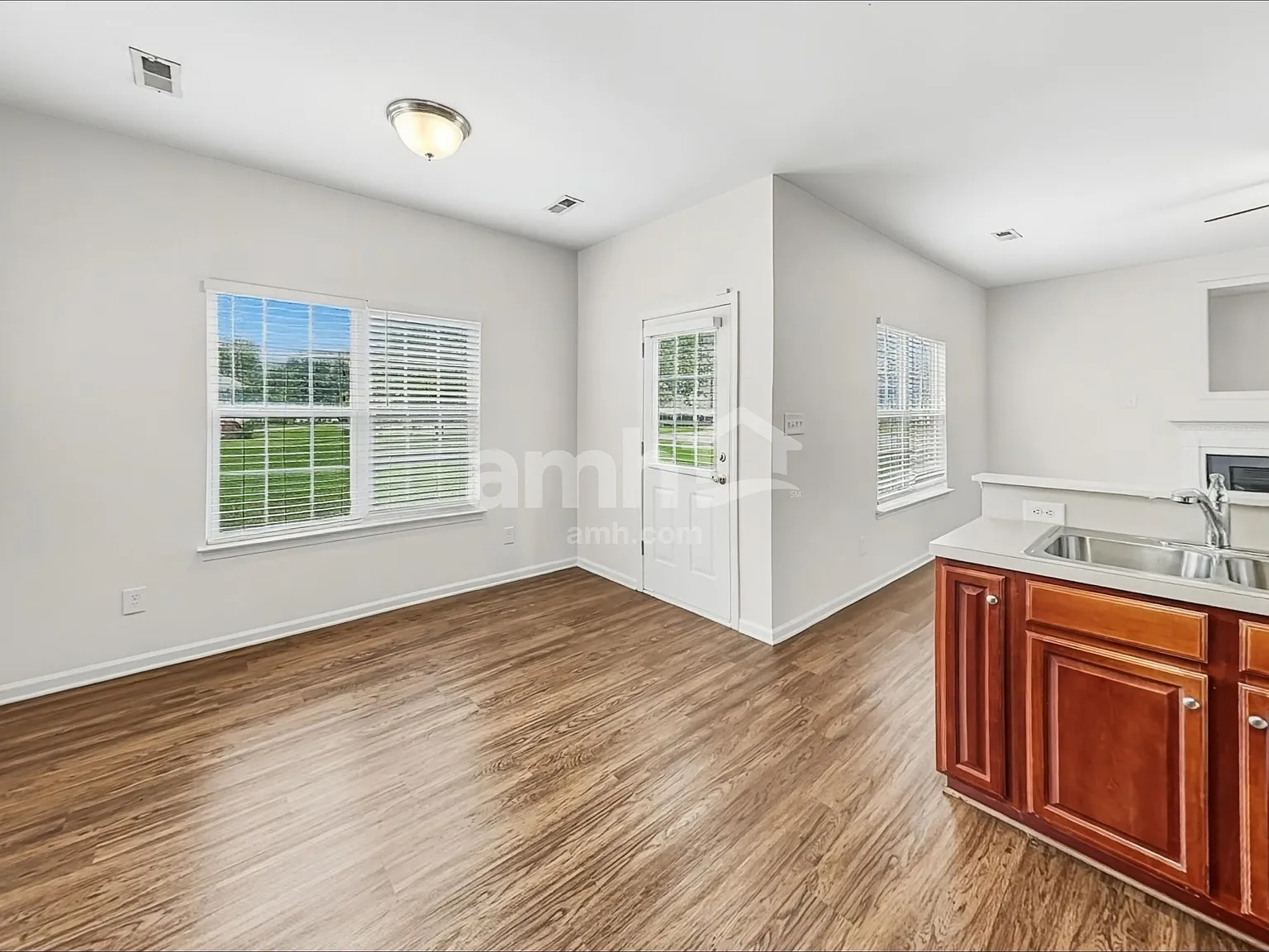 4 bed, 2.5 bath, 1848 sqft, $2,085 — Photo 4