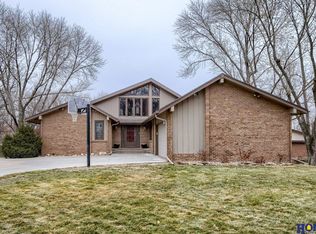 7210 Whitestone Cir, Lincoln, NE 68506