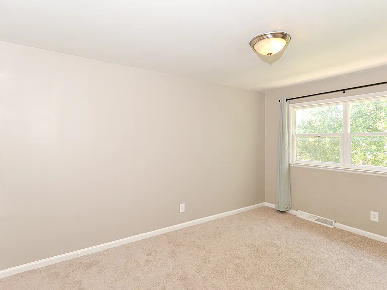 621 Village Place North Dr — Photo 14