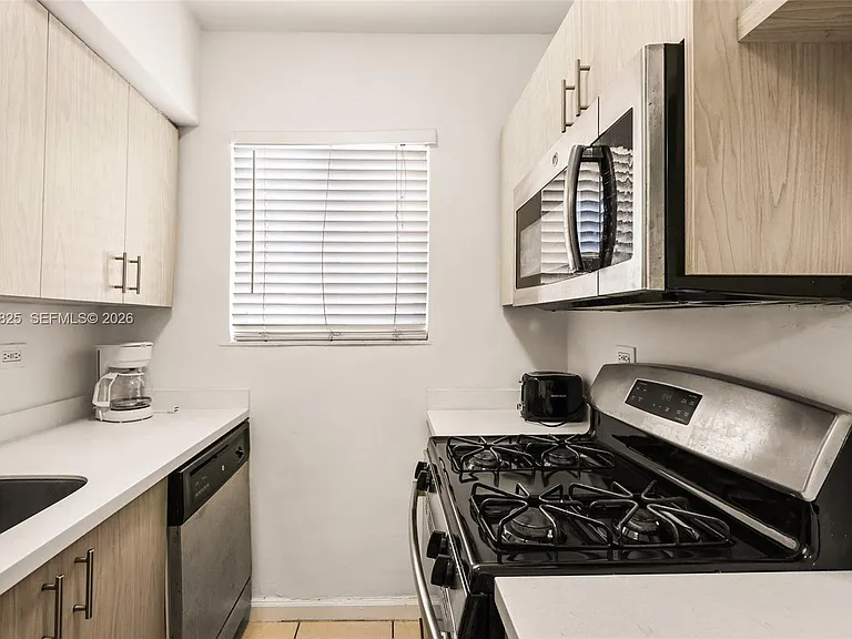 7340 Harding Ave #8 — Photo 11