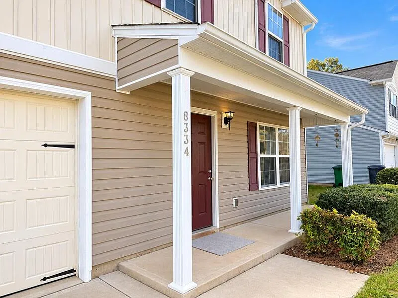 4 bed, 2.5 bath, 1618 sqft, $2,140 — Photo 1
