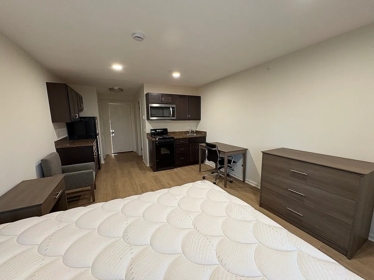 Studio, 300 sqft, $1,675 — Photo 3