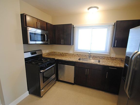 5th image of 3328 Kenilworth Ave