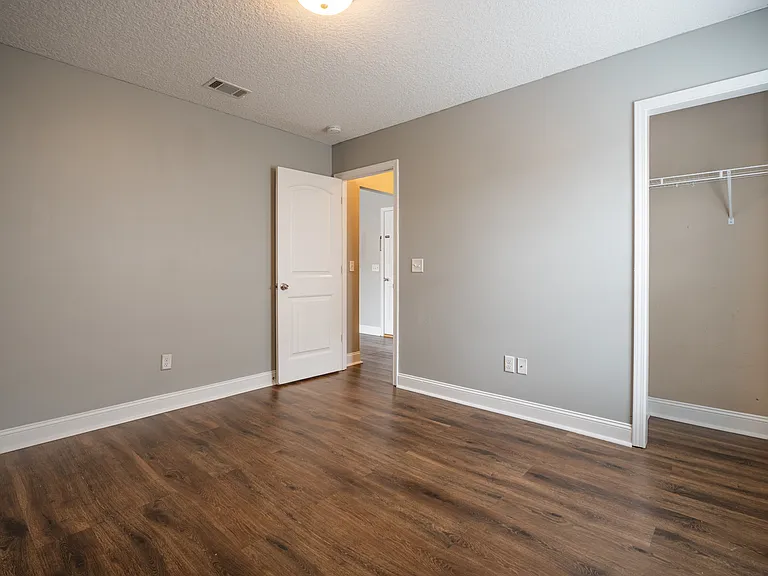 717 Highgrove Ct — Photo 28
