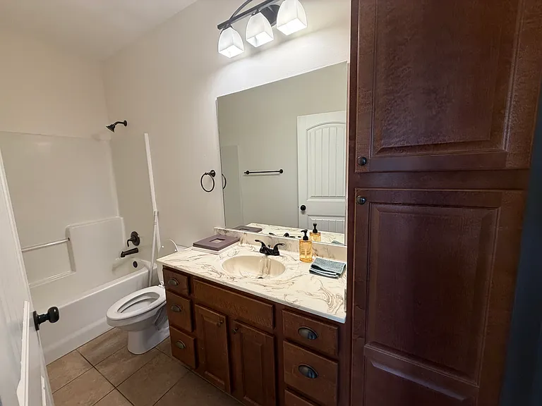 2427 Indiana Ave #1 — Photo 8