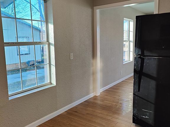 5th image of 710 W Harding Blvd #2