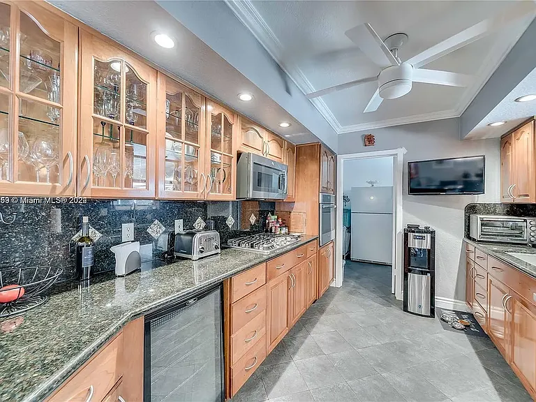 4205 McKinley St — Photo 11
