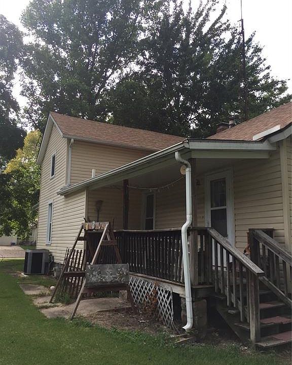 2nd image of 302 Clark St