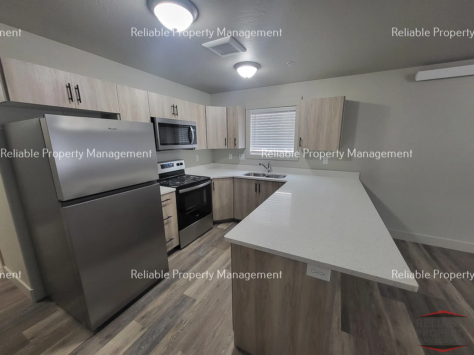 3 bed, 100 sqft, $1,420 — Photo 3