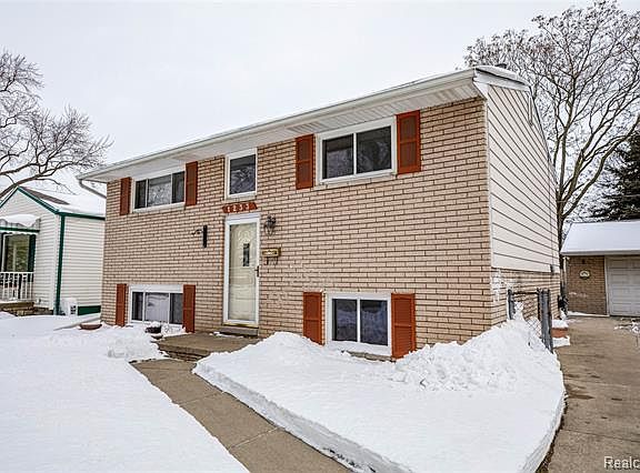 2nd image of 1233 Ferris Ave