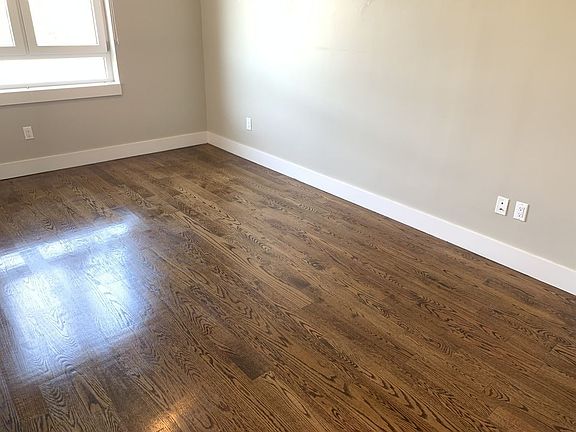5th image of 62 E 21st St