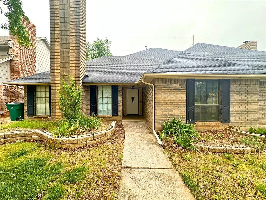3 bed, 2.0 bath, 2046 sqft, $1,695 — Photo 4