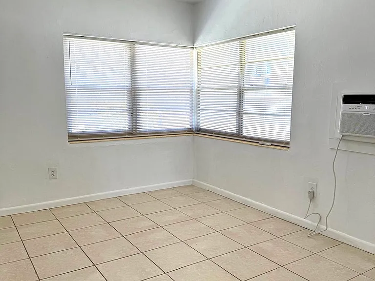 19 Salamanca Ave #1 — Photo 9