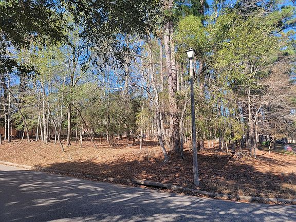 3rd image of 601 Hillcrest Dr