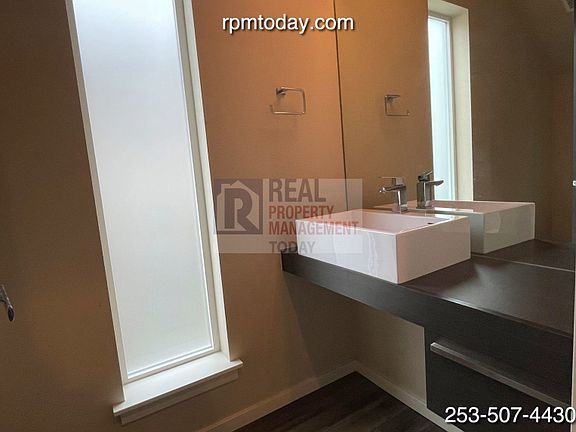 5th image of 5534 Elaine Ave SE
