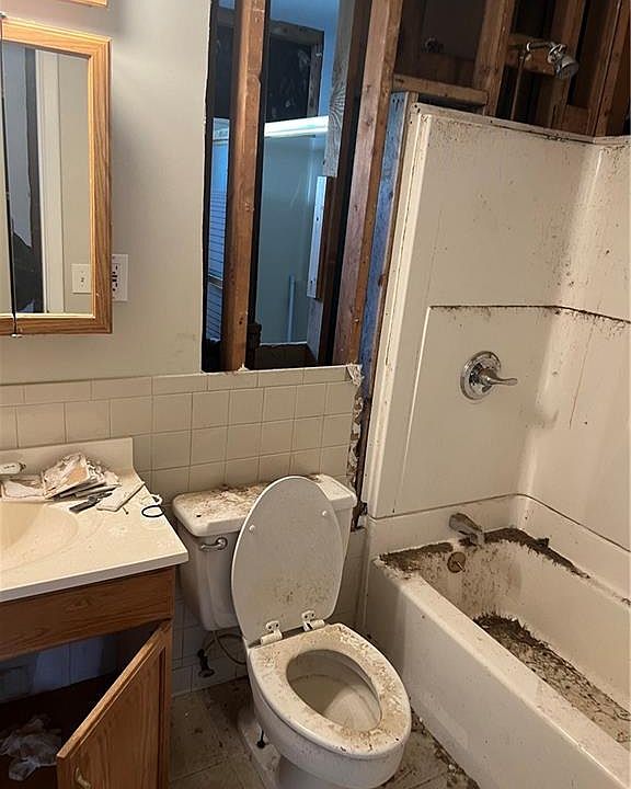 2nd image of 6507 N Flora Ave