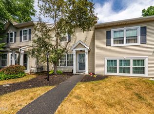 20 Hilltop Ct, Troy, NY 12182