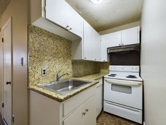 2nd image of 321 W Park St #4