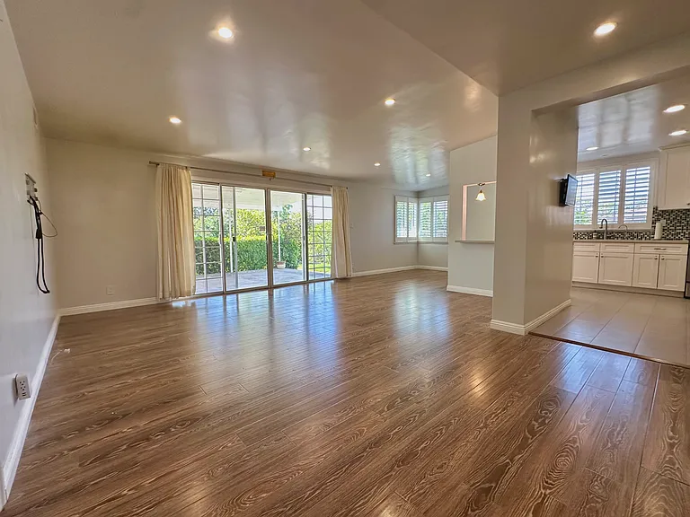 248 Bloom Dr — Photo 3
