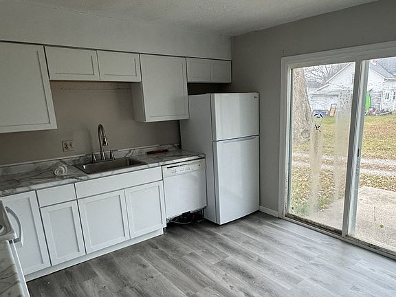 4th image of 225 Cliff St APT A