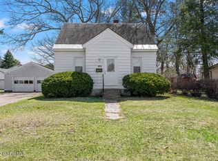 2074 Oaklawn Ave, Schenectady, NY 12306