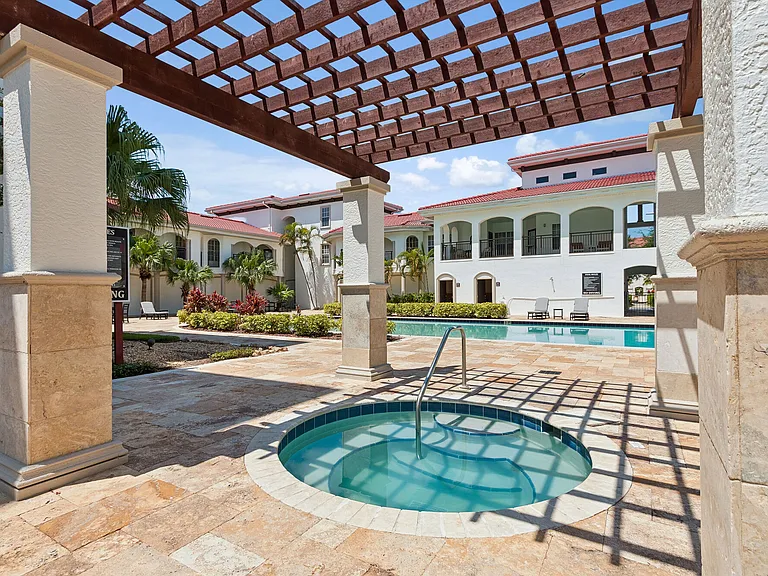 Casa Bella on Westshore — Photo 5