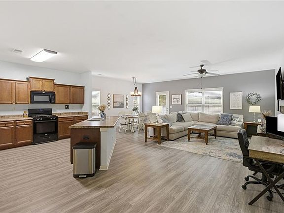 2nd image of 1048 Sutherland Dr
