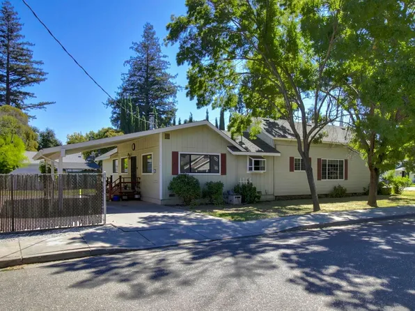 227 W Market St, Ione, CA 95640