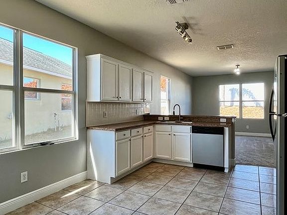 5th image of 244 Cotswold Cir
