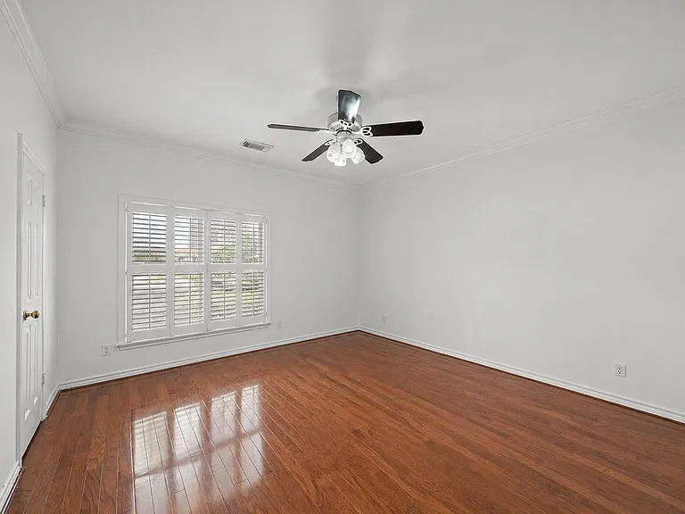 5136 Chevy Chase Dr — Photo 17