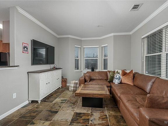 3rd image of 600 13th St Unit 216