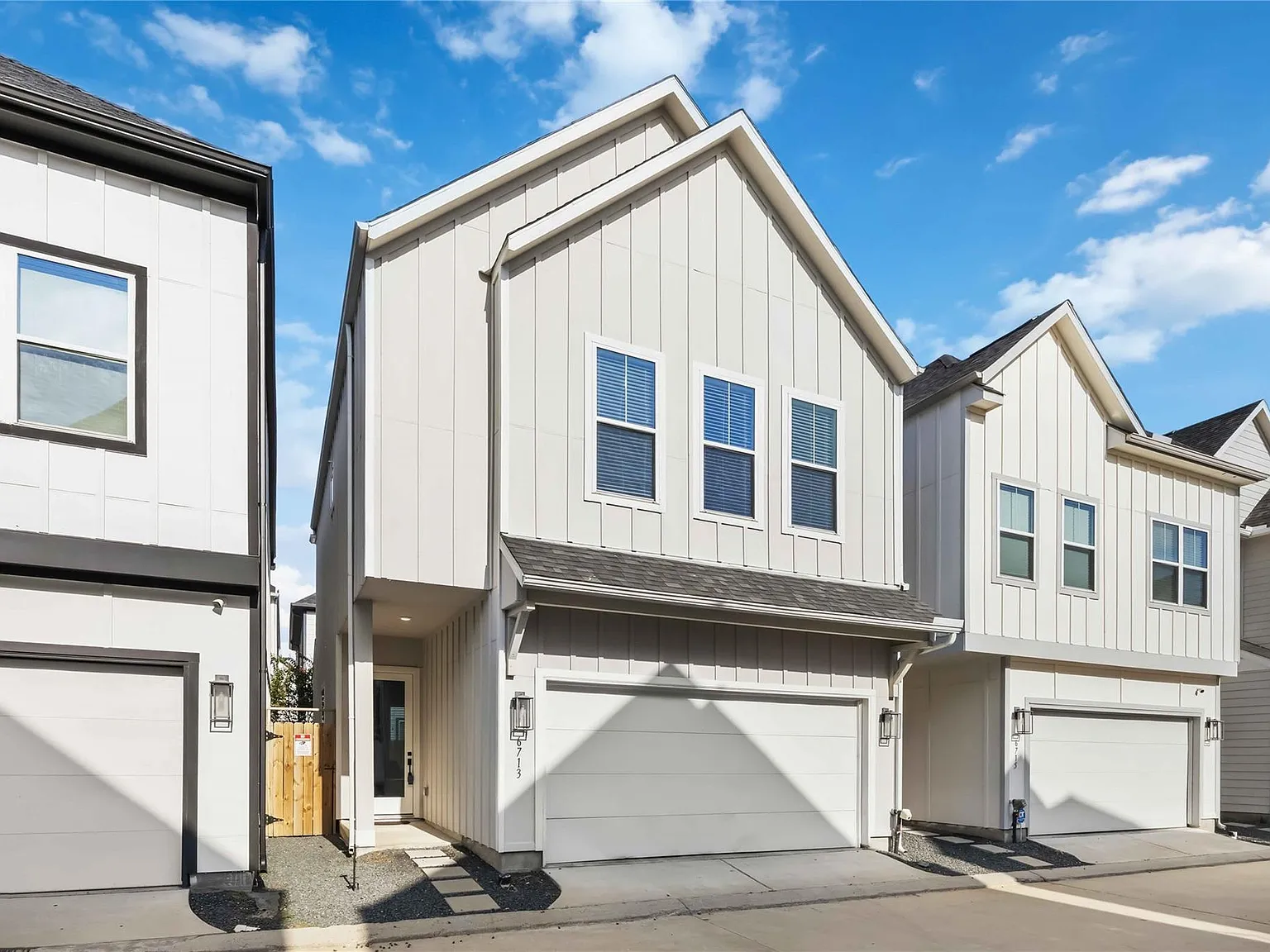 3 bed, 2.5 bath, 1498 sqft, $2,200 — Photo 3