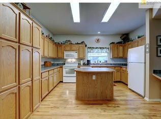 8225 Ravenswood Ln, De Soto, KS 66018