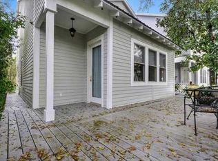 19 Chapel Hl, Bay Saint Louis, MS 39520