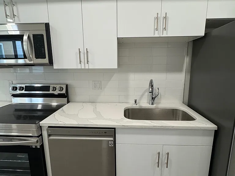 1019 Arch St #4A — Photo 2