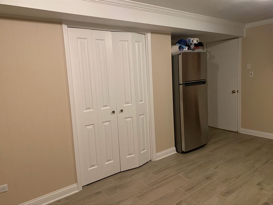 1st image of 5133 W Montrose Ave