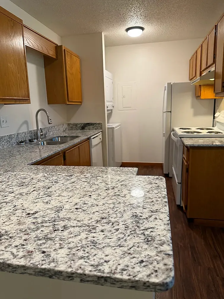 Studio, $900 — Photo 2
