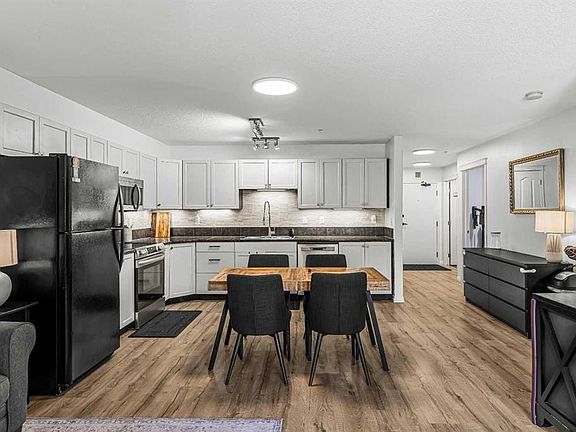 3rd image of 300 SE Palliser Ln #109