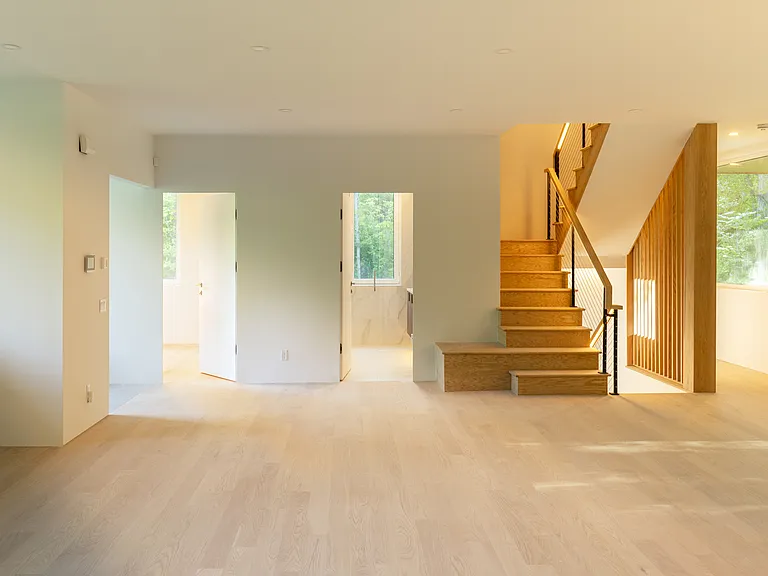 205 E Hyerdale Dr — Photo 5