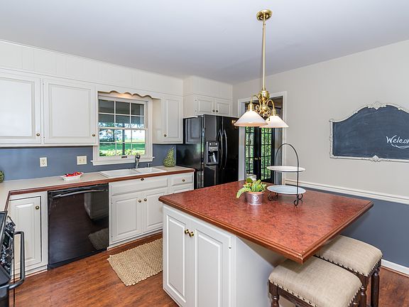 KITCHEN VIEW 2