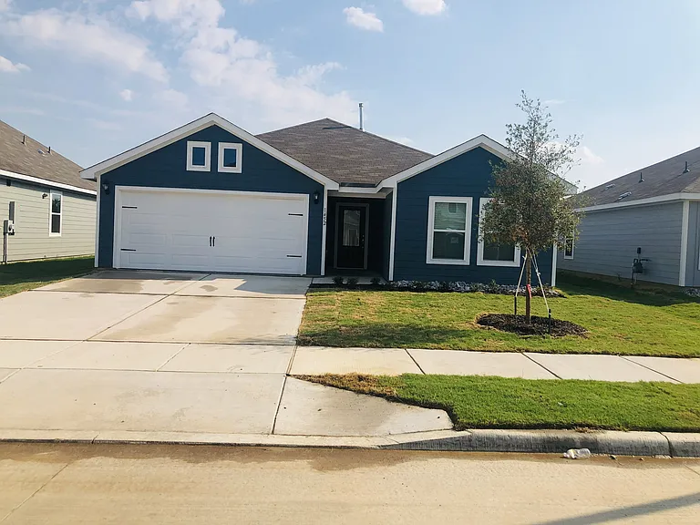 1452 Sunkiss Dr — Photo 1