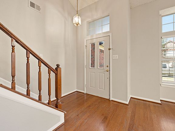 4th image of 3300 Stone Bridge Dr