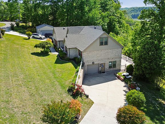 3rd image of 3823 Hickory Hill Dr