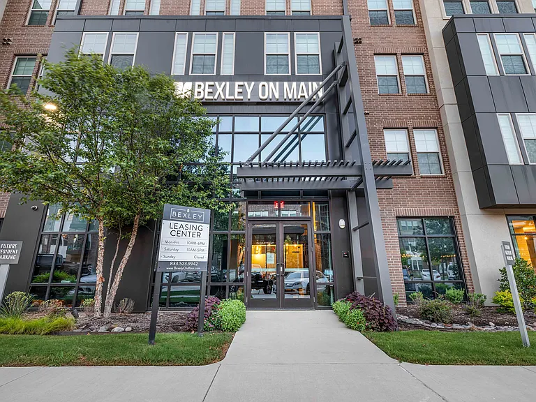 Leasing Office Entrance