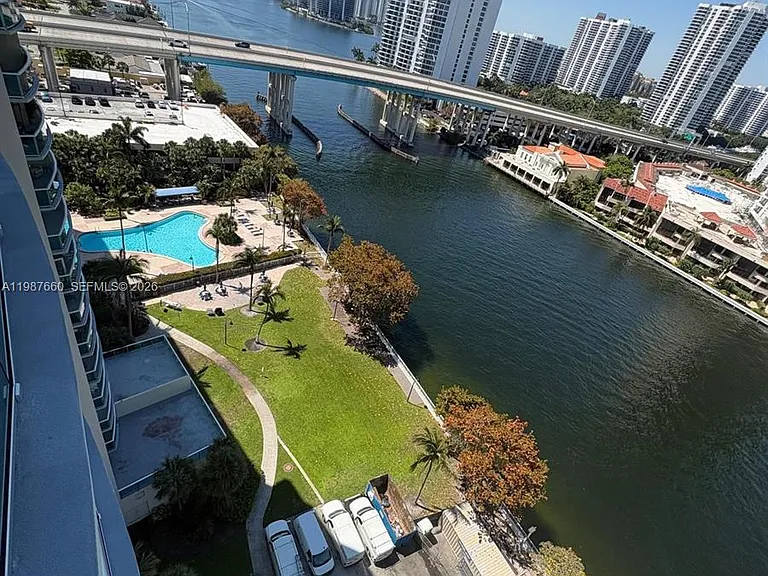 19390 Collins Ave #1623 — Photo 4